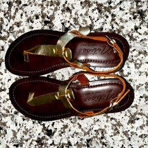 Matisse Gold Leather Thong Sandal 8M